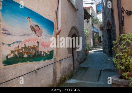 Projet d'éveil de Valogno. Peintures sur les murs du village d'art de Valogno dans la province de Caserte Banque D'Images