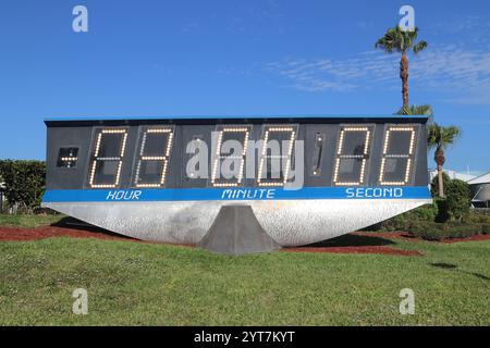 Compte à rebours de l'horloge jusqu'au lancement de la fusée. Entrée au Kennedy Space Center de la NASA, CAPE CANAVERAL, FLORIDE. ÉTATS-UNIS Banque D'Images