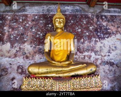 Bangkok, Thaïlande - 16 janvier 2020 : statue de Bouddha dans le Wat Suthatthepwararam (ou Wat Suthat Thepwararam). Banque D'Images