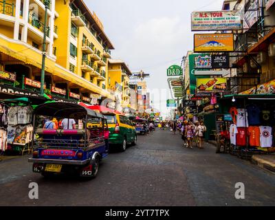 Bangkok, Thaïlande - 16 janvier 2020 : vue sur la célèbre route de Khaosan. Banque D'Images