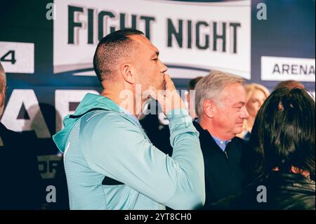 Sofia, Bulgarie Vitosha Hall, Marinela 06 décembre 2024 Kubrat Pulev envoie un baiser ironique à Mahmoud Charr WBA - World Heavyweight Championship Kubrat Pulev vs Mahmoud Charr © Kiril Kirilov /KIK/ Banque D'Images