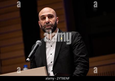 Berlin, Allemagne. 27 novembre 2024. Ahmad Mansour intervient lors de l'événement de discussion "entre Gaza et Berlin : le 7 octobre et son impact sur l'Allemagne" organisé par la Société germano-israélienne (DIG) Berlin et Brandenburg e.V. crédit : Fabian Sommer/dpa/Alamy Live News Banque D'Images