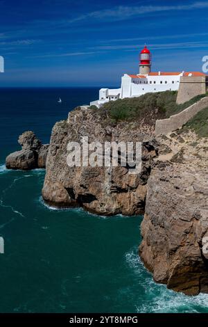 Phare à Cabo de Sao Vicente en Algarve, Portugal. Banque D'Images