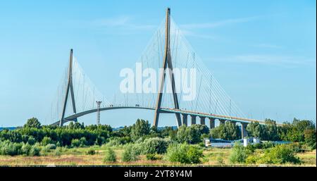 Impression du Pont de Normandie qui enjambe la Seine reliant le Havre à Honfleur en Normandie en France Banque D'Images