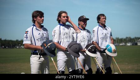 DATE DE SORTIE : 10 décembre 2024. TITRE : Polo. STUDIO : Netflix. RÉALISATEUR : PLOT : POLO est une nouvelle série documentaire qui suit des joueurs mondiaux d'élite et offre un regard exclusif sur les coulisses du monde TRÉPIDANT du sport. EN VEDETTE : Team Valiente. (Crédit image : © Netflix/Entertainment Pictures/ZUMAPRESS.com) USAGE ÉDITORIAL SEULEMENT ! Non destiné à UN USAGE commercial ! Banque D'Images