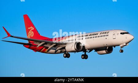Everett, WA, États-Unis - 4 décembre 2024 ; Boeing 737 MAX 8 avions de passagers immatriculés VT-BWD à Shenzhen Airlines Banque D'Images