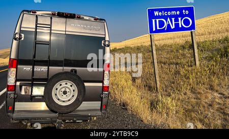 Bienvenue en Idaho - photographe Joe Sohm avec VR traversant la ligne d'état Banque D'Images