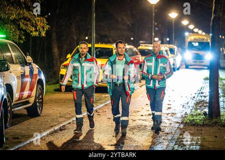 DEN HAAG - les services d'urgence sont présents au Tarwekamp où fait rage un très grand incendie. Une explosion a peut-être eu lieu. ANP JOSH WALET pays-bas Out - belgique Out Banque D'Images