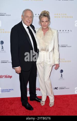 Los Angeles, États-Unis. 06th Dec, 2024. LOS ANGELES, CA. 06 décembre 2024 : Charles Roven et Stephanie Haymes-Roven à la Cinémathèque américaine Honors 2024 au Beverly Hilton. Crédit photo : Paul Smith/Alamy Live News Banque D'Images