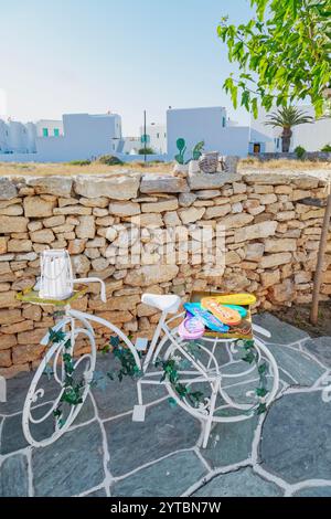 Illustration exposée, Chora, île Folegandros, îles Cyclades, Grèce Banque D'Images