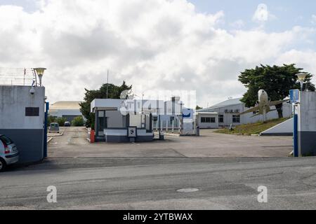 Entrée principale de l'aérodrome militaire de lisbonne no. 1 - at1 - de l'armée de l'air portugaise à l'aéroport de lisbonne, portugal, avec un poste de garde, sécurité fe Banque D'Images