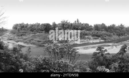 Rivière Nam Khan et campagne environnante, Luang Prabang, Laos, Indochine, Asie du Sud-est Banque D'Images