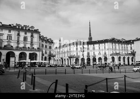 Turin, Italie - 27 mars 2022 : Piazza Vittorio Veneto, également connue sous le nom de Piazza Vittorio, est une place de la ville de Turin, en Italie, qui tire son nom de l' Banque D'Images