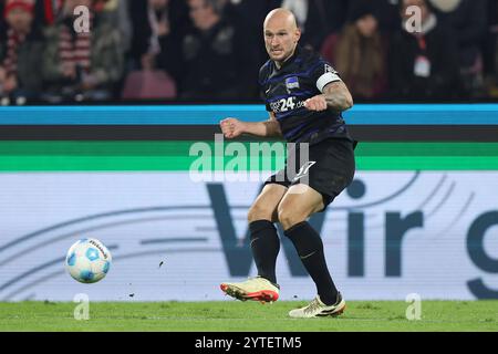 04.12.2024, Fußball, 1. FC Köln - Hertha BSC, Achtelfinale DFB-Pokal, RheinEnergieStadion, saison 2024 2025 : Toni Leistner Hertha 37 la réglementation DFB interdit toute utilisation de photographies comme séquences d'images et/ou quasi-vidéo. Nordrhein-Westfalen Deutschland *** 04 12 2024, Football, 1 FC Köln Hertha BSC, Round of 16 DFB Pokal, RheinEnergieStadion, saison 2024 2025 Toni Leistner Hertha 37 DFB REGLEMENT interdit toute utilisation de photographies comme séquences d'images et ou quasi vidéo Nordrhein Westfalen Allemagne Banque D'Images