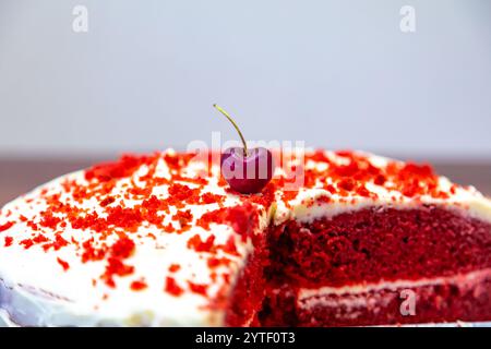 La cerise sur le gâteau, terme couramment utilisé pour désigner la meilleure partie du gâteau Banque D'Images