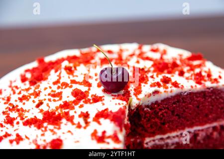 La cerise sur le gâteau, terme couramment utilisé pour désigner la meilleure partie du gâteau Banque D'Images