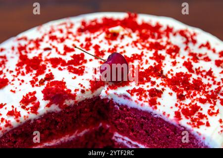 La cerise sur le gâteau, terme couramment utilisé pour désigner la meilleure partie du gâteau Banque D'Images