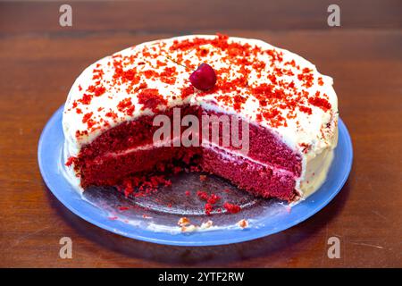 La cerise sur le gâteau, terme couramment utilisé pour désigner la meilleure partie du gâteau Banque D'Images