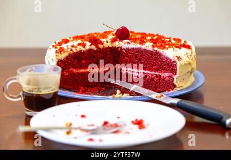 La cerise sur le gâteau, terme couramment utilisé pour désigner la meilleure partie du gâteau Banque D'Images