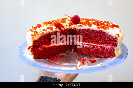 La cerise sur le gâteau, terme couramment utilisé pour désigner la meilleure partie du gâteau Banque D'Images