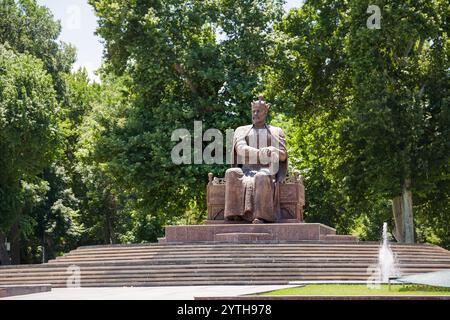 Statue de Tamerlane dans le centre de Samarcande en Ouzbékistan Banque D'Images