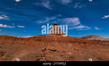 2024 MARS, MEXICAN HAT, UTAH - vue sur le célèbre Red Rock « Mexican Hat » surplombant la rivière San Juan, vue aérienne Banque D'Images