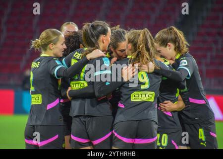 Amsterdam, pays-Bas. 07 décembre 2024. Johan Cruijff Arena, 07 décembre 2024 les joueurs du PSV célèbrent les buts du match Azerion Vrouwen Eredivisie entre Ajax et PSV vrouwen à Amsterdam Arena, pays-Bas. (Arne van der Ben/SPP) crédit : SPP Sport Press photo. /Alamy Live News Banque D'Images