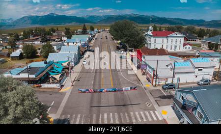 13 JUILLET 2024 - BRIDGEPORT, CA. États-Unis - vue aérienne de main Street à travers Bridgeport, CA Banque D'Images