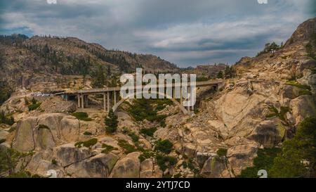 JUILLET 2024, DONNER, TRUCKEE, CA. - Vue aérienne du pont donner Pass vers Soda Flats Banque D'Images