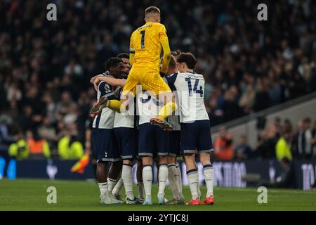 James Maddison de Tottenham Hotspur célèbre le 4e but de Tottenham - Tottenham Hotspur v Aston Villa, premier League, Tottenham Hotspur Stadium, Londres, Royaume-Uni - 3 novembre 2024 usage éditorial uniquement - des restrictions DataCo s'appliquent Banque D'Images