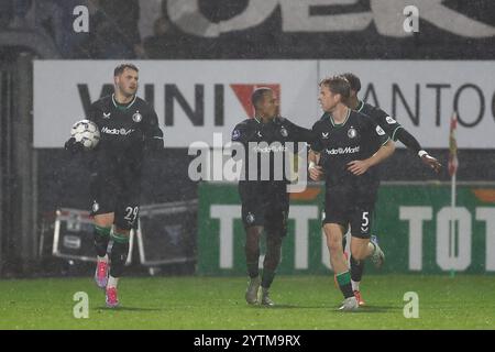 WAALWIJK, 07-12-2024, stade Mandemakers. Néerlandais eredivisie, football, saison 2024/2025. RKC - Feyenoord, Feyenoord célébrant le 1-1 crédit : Pro Shots/Alamy Live News Banque D'Images