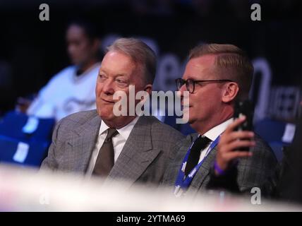 Promoteur Frank Warren (à gauche) à l'OVO Arena Wembley, Londres. Date de la photo : samedi 7 décembre 2024. Banque D'Images