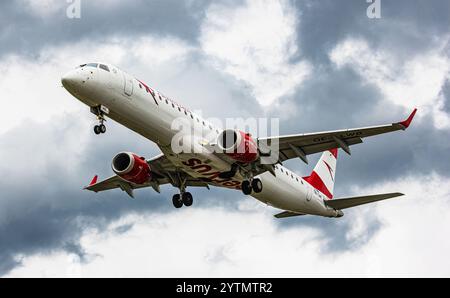 Zurich, Suisse, 12 juin 2024 : un Embraer 195LR de Austrian Airlines est en approche finale de l'aéroport de Zurich. Enregistrement OE-LWB. (Photo par Andreas Banque D'Images