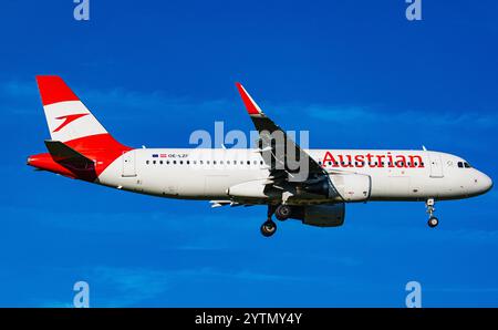 Zurich, Suisse, 6 septembre 2024 : un Airbus A320-214 d'Austrian Airlines est en approche finale de l'aéroport de Zurich. Enregistrement OE-LZF. (Photo de et Banque D'Images