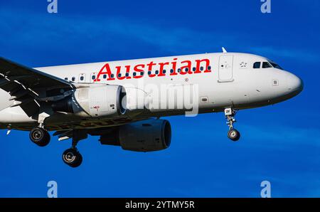 Zurich, Suisse, 6 septembre 2024 : un Airbus A320-214 d'Austrian Airlines est en approche finale de l'aéroport de Zurich. Enregistrement OE-LZF. (Photo de et Banque D'Images