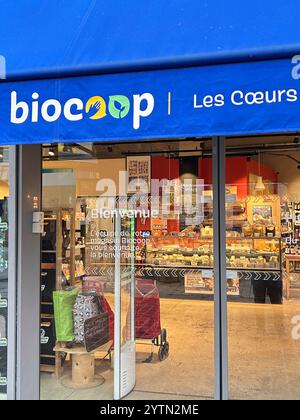 Saint-Ouen-sur-Seine, France, Front de magasin, détail, épicerie alimentaire biologique, porte d'entrée, entreprise coopérative 'Biocoop', enseigne, logo, regardant à l'intérieur Banque D'Images