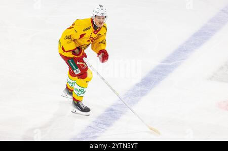 Kloten, Suisse, 30 novembre 2024 : #28 Dario Allenspach, attaquant SCL Tigers. (Photo Andreas Haas/dieBildmanufaktur) Banque D'Images