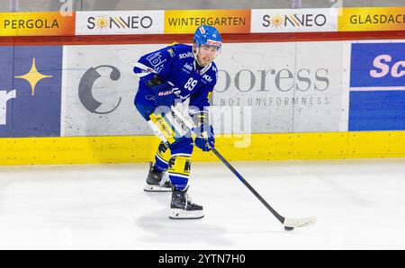 Kloten, Suisse, 2 novembre 2024 : #89 Daniel Audette, attaquant EHC Kloten avec le palet. (Photo Andreas Haas/dieBildmanufaktur) Banque D'Images