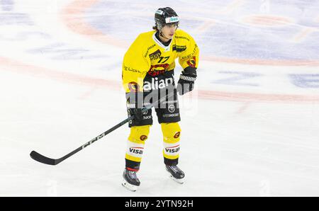 Kloten, Suisse, 24 novembre 2024 : #17 Levin Moser, attaquant SC Bern future, U20-Elit Team. (Photo Andreas Haas/dieBildmanufaktur) Banque D'Images