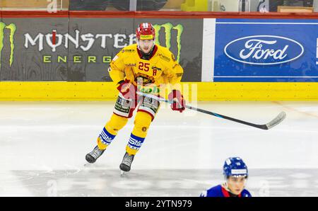 Kloten, Suisse, 29 novembre 2024 : #25 Rafaele Sommer, défenseur SCL Young Tigers U20-Elit Team. (Photo Andreas Haas/dieBildmanufaktur) Banque D'Images