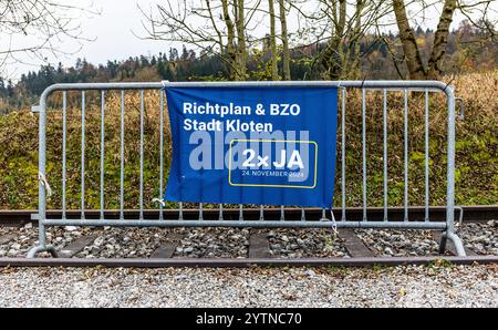 Kloten, Suisse, 2 novembre 2024 : le 24 novembre 2024, la population de Kloten votera sur le plan municipal de structure et l'ordonnance de zone de construction. Banque D'Images