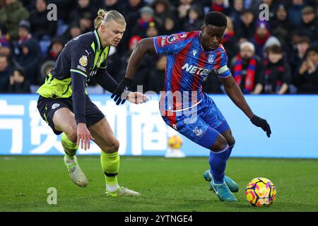 Londres, Royaume-Uni. 07 décembre 2024. L'attaquant de Manchester City Erling Haaland (9 ans) affronte le défenseur de Crystal Palace Marc Guehi (6 ans) lors du match de premier League de Crystal Palace FC contre Manchester City FC à Selhurst Park, Londres, Angleterre, Royaume-Uni le 7 décembre 2024 Credit : Every second Media/Alamy Live News Banque D'Images