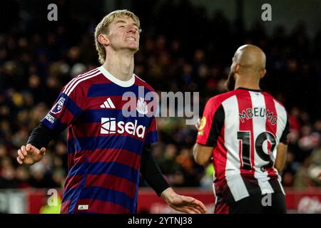 Londres, Royaume-Uni. 07 décembre 2024. Londres, Angleterre, 07 décembre 2024 : Anthony Gordon (10 Newcastle) lors du match de premier League entre Brentford et Newcastle au Gtech Community Stadium à Londres, Angleterre. (Pedro Porru/SPP) crédit : SPP Sport Press photo. /Alamy Live News Banque D'Images