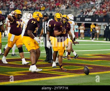 Arlington, États-Unis. 07 décembre 2024. Arizona State Sun Devils Running Back CAM SKATTBO (4)(C) frappe une pose Heisman après une course de touchdown pendant la première moitié du match du Big XII Championship entre les Arizona State Sun Devils et les Iowa State cyclones le 7 décembre 2024 au AT&T Stadium d'Arlington, Texas. (Photo par : Jerome Hicks/Sipa USA) crédit : Sipa USA/Alamy Live News Banque D'Images