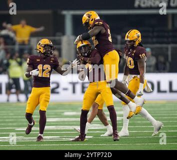 Arlington, États-Unis. 07 décembre 2024. L'équipe défensive SHAMARI SIMMONS (7 ans) et ses coéquipiers réagissent après un coup sur le quarterback pendant la seconde moitié du match du Big XII Championship entre les Sun Devils de l'Arizona et les cyclones de l'Iowa State le 7 décembre 2024 au AT&T Stadium d'Arlington, Texas. (Photo par : Jerome Hicks/Sipa USA) crédit : Sipa USA/Alamy Live News Banque D'Images