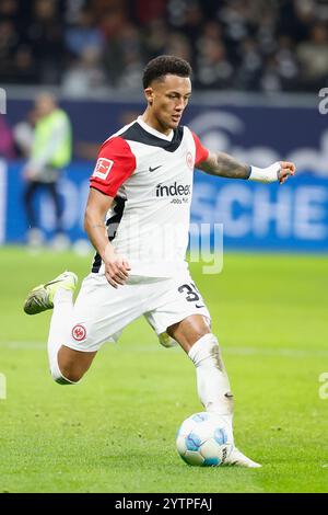 Francfort-sur-le-main, Ger. 07 décembre 2024. Bild : V.L. Tuta (Eintracht Frankfurt, 35), 07.12.2024, Fussball, Bundesliga, Eintracht Frankfurt - FC Augsburg, GER, Frankfurt am main, Deutsche Bank Park, DFL LA RÉGLEMENTATION INTERDIT TOUTE UTILISATION DE PHOTOGRAPHIES COMME SÉQUENCES D'IMAGES ET/OU QUASI-VIDÉO. Crédit : HMB Media/Alamy Live News Banque D'Images