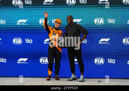 Abu Dhabi, Émirats arabes Unis. 07 décembre 2024. Lando Norris, pilote anglais de l'écurie McLaren F1 Team, a été vu lors du prix de la pole position sur le circuit de Yas Marina pour le Grand Prix de formule 1 d'Abu Dhabi. Crédit : SOPA images Limited/Alamy Live News Banque D'Images