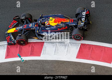 Yas Marina, Rieti, Abu Dhabi. 7 décembre 2024. Sergio Perez (MEX) - Oracle Red Bull Racing - Red Bull RB20 - Honda RBPT.lors de la session de samedi du Grand Prix 2024 d'Etihad Airways Abu Dhabi, Yas Marina, Abu Dhabi 6-8 décembre 2024 (crédit image : © Alessio de Marco/ZUMA Press Wire) USAGE ÉDITORIAL SEULEMENT! Non destiné à UN USAGE commercial ! Banque D'Images