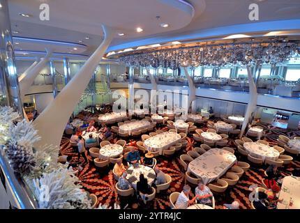 Port Canaveral, comté de Brevard, Floride, États-Unis. 7 décembre 2024. Celebrity Equinox est arrivé à Port Canaveral cette semaine, entrant dans l'histoire en tant que premier navire Celebrity Cruises à naviguer depuis le populaire port de Floride centrale. Le Celebrity Equinox de 2 850 passagers devient le 15e navire de Port Canaveral à accueillir le deuxième port de croisière le plus fréquenté au monde. Crédit : Julian Leek/Alamy Live News Banque D'Images