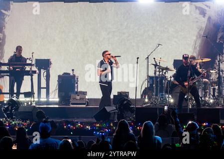 Kane Brown se produit sur scène lors du Jingle Ball 2024 de iHeartRadio 102,7 KIIS FM présenté par Capital One au Intuit Dome le 6 décembre 2024 à Los Angeles, Californie. Photo : Annie Lesser/imageSPACE/Sipa USA Banque D'Images